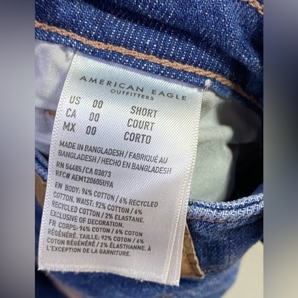 American Eagle Distressed/Destroyed Mom Jean, Size 00 Short - Picture 8 of 10